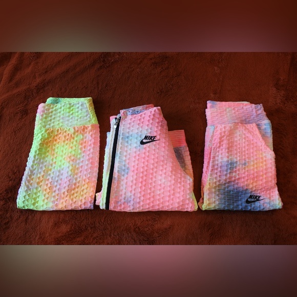 A 3 piece set with Nike emblem. - Picture 2 of 5